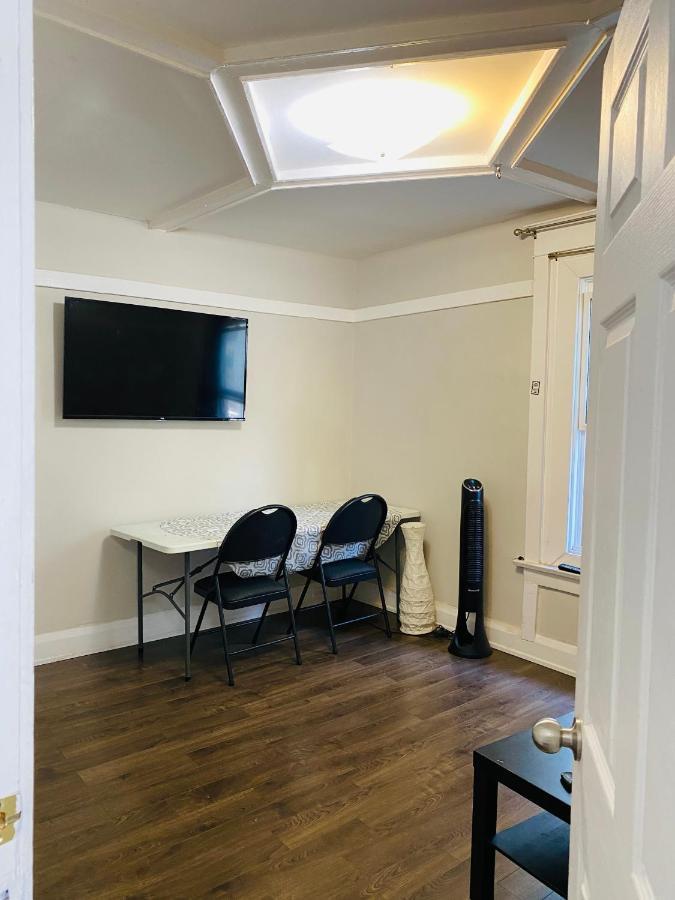 Lovely II Space Share A Room East York Canada Toronto Exterior foto